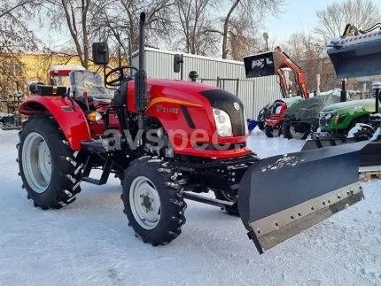 Минитрактор Dongfeng DF-244 G2 без кабины с отвалом